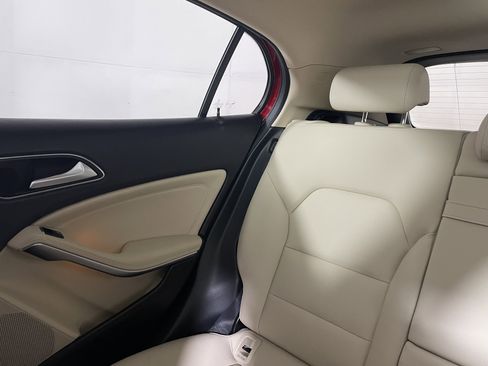 Used 2019 Mercedes-Benz GLA 250 image 13