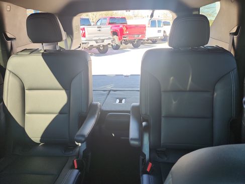 Used 2025 Chevrolet Traverse LT image 35