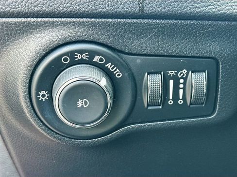 Used 2019 Jeep Compass Latitude image 9