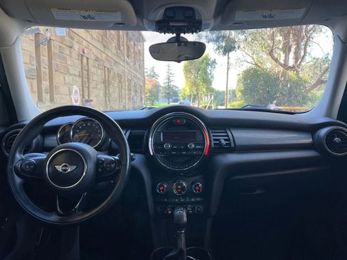 Used 2015 MINI Cooper 4-Door Hardtop image 8