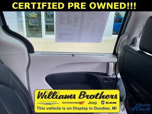 Certified 2024 Chrysler Pacifica Touring-L image 21