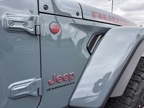 Used 2025 Jeep Wrangler Unlimited Rubicon AWD/4WD image 34