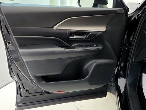 Certified 2025 Toyota Grand Highlander XLE image 26