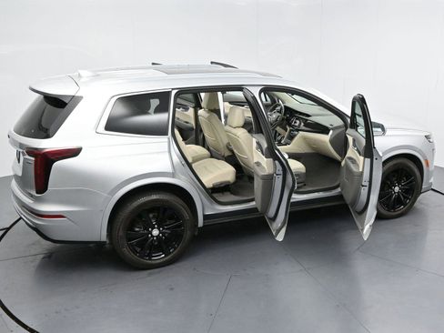 Used 2020 Cadillac XT6 Premium Luxury AWD/4WD image 43