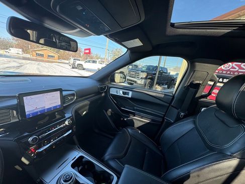 Used 2022 Ford Explorer ST w/ ST Street Pack image 21