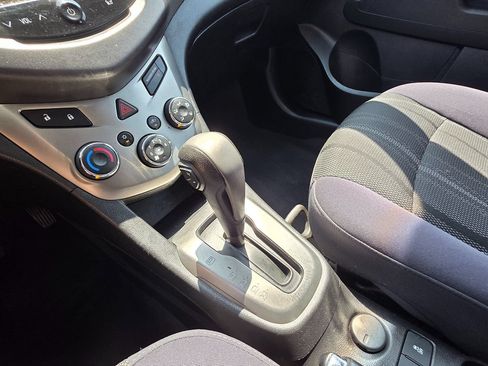Used 2014 Chevrolet Sonic LT FWD image 33
