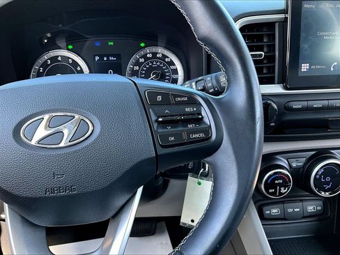 Certified 2022 Hyundai Venue SEL w/ Cargo Package FWD image 11