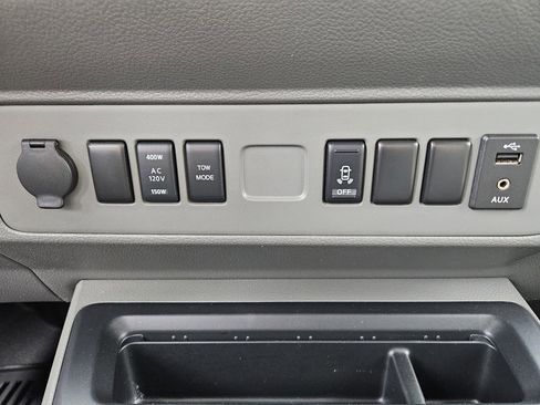 Used 2019 Nissan NV 2500 SV image 34