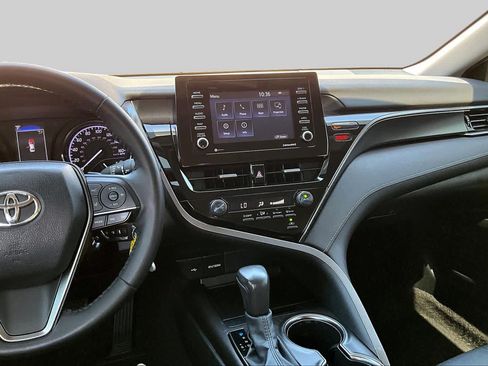 Used 2021 Toyota Camry SE FWD image 7