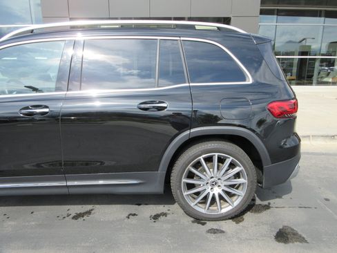 Used 2022 Mercedes-Benz GLB 250 4MATIC image 4