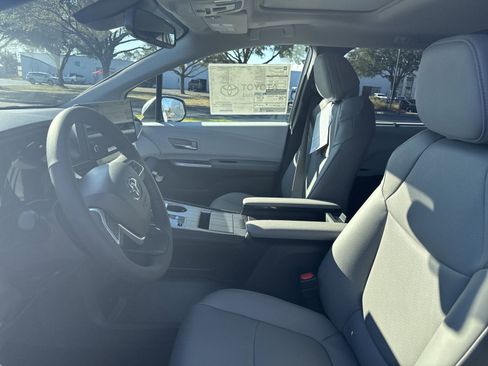 New 2025 Toyota Sienna XLE image 13