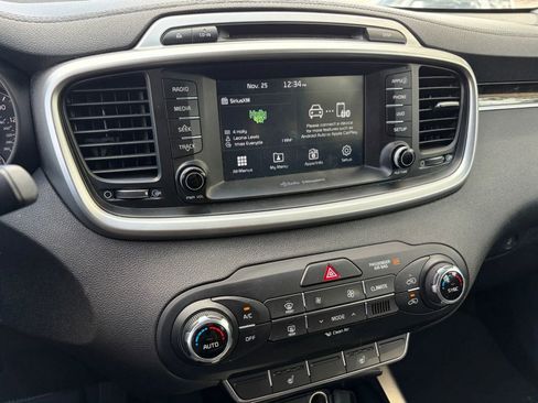 Used 2018 Kia Sorento LX Sport Utility 4D image 11
