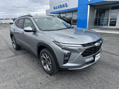 New 2026 Chevrolet Trax LT w/ Driver Confidence Package FWD image 2