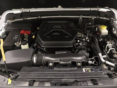 Used 2020 Jeep Wrangler Unlimited Sahara image 22