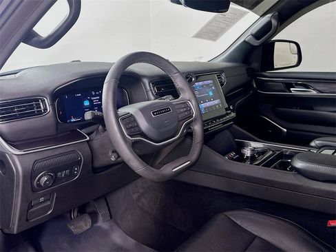 Used 2023 Jeep Wagoneer 2WD image 16