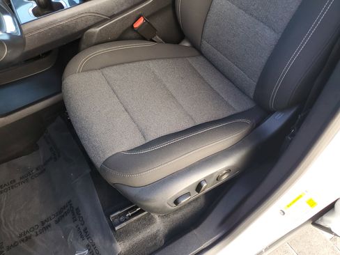 Used 2025 GMC Acadia Elevation image 21