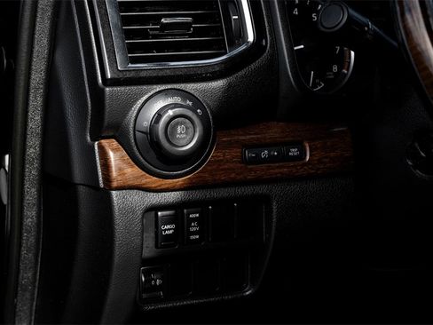 Used 2020 Nissan Titan Platinum Reserve w/ Moonroof Package image 29