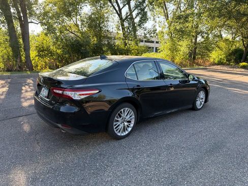 Used 2019 Toyota Camry XLE FWD image 14
