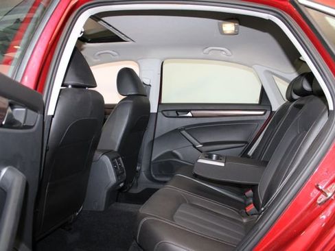 Used 2020 Volkswagen Passat 2.0T SEL FWD image 10