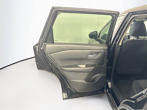 Used 2024 Nissan Rogue SV FWD image 27