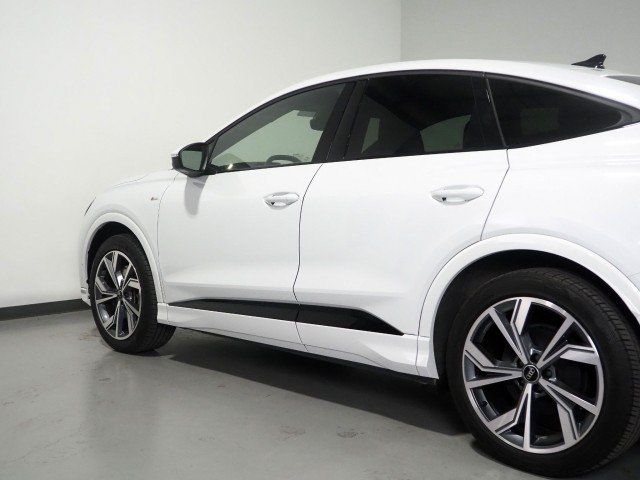 Used 2024 Audi Q4 e-tron quattro Prestige Sportback AWD/4WD image 45