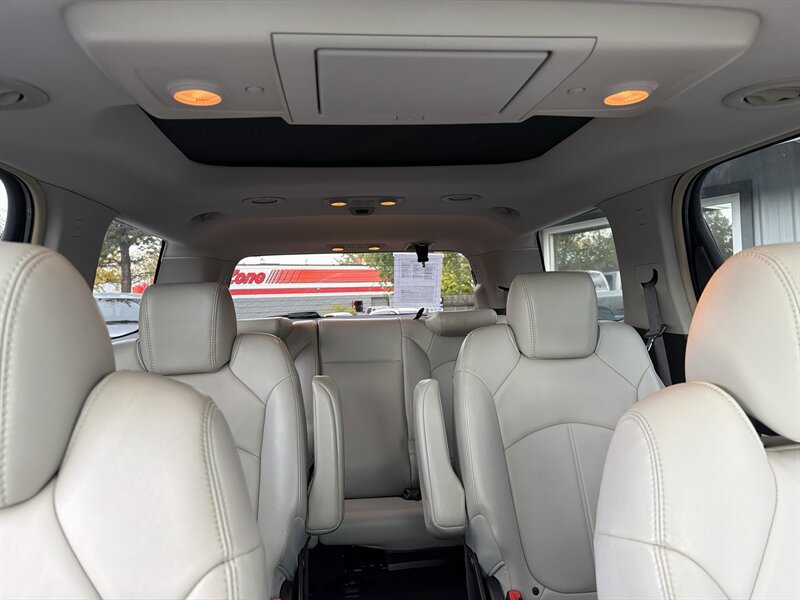 Used 2007 GMC Acadia SLT w/ Trailering Package AWD/4WD image 28
