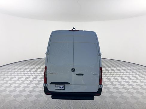 Used 2024 Mercedes-Benz Sprinter 2500 image 6