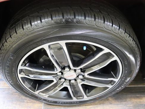 Used 2019 GMC Acadia Denali w/ Technology Package FWD image 26