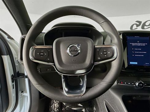 Certified 2023 Volvo XC40 Recharge Ultimate image 11