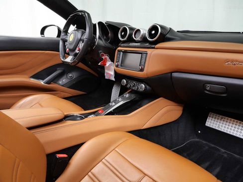 Certified 2015 Ferrari California T image 19