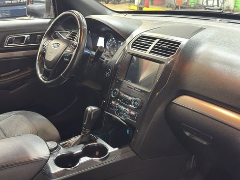 Used 2018 Ford Explorer XLT w/ Equipment Group 201A image 25