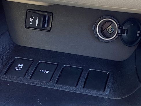 Used 2014 Toyota Highlander Plus image 27