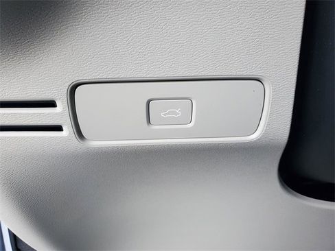 New 2026 Volvo XC40 B5 Plus w/ Protection Package Premier image 17