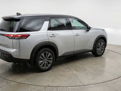 Used 2025 Nissan Pathfinder SV image 9