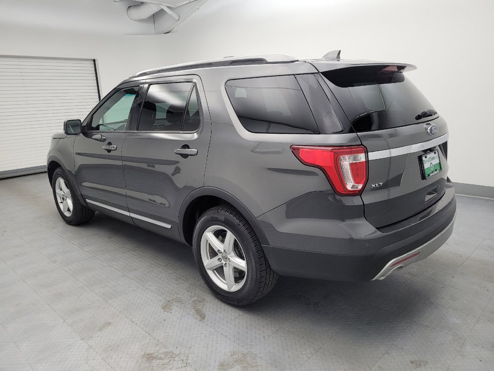 Used 2017 Ford Explorer XLT w/ Equipment Group 202A AWD/4WD image 3
