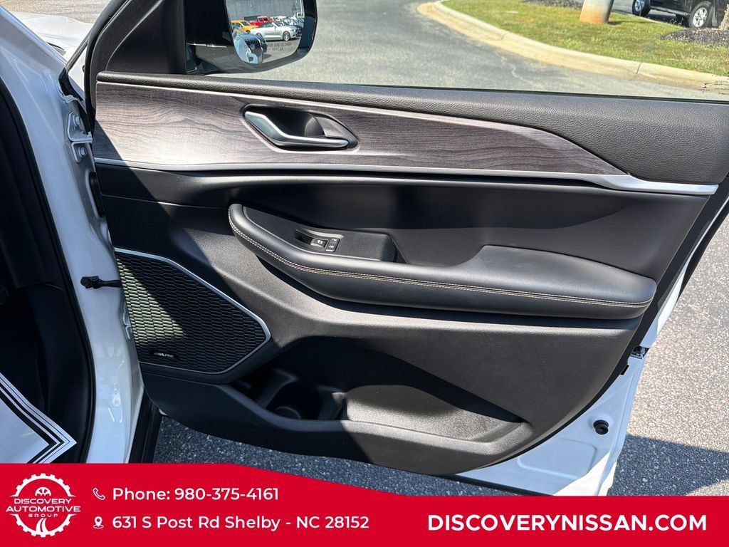 Used 2022 Jeep Grand Cherokee Limited AWD/4WD image 40