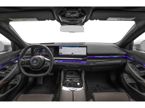 Used 2024 BMW 540i xDrive w/ Premium Package image 11