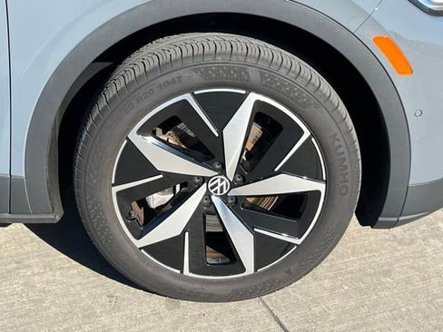 Used 2024 Volkswagen ID.4 Pro S AWD/4WD image 7