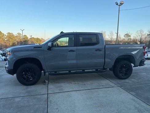 Used 2025 Chevrolet Silverado 1500 Custom Trail Boss w/ LPO, Dark Essentials Package image 4