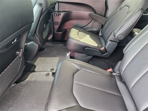 New 2025 Chrysler Pacifica Select image 18