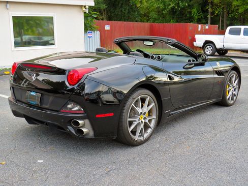 Used 2011 Ferrari California image 11