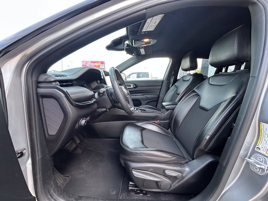 Used 2023 Jeep Compass Latitude AWD/4WD image 7