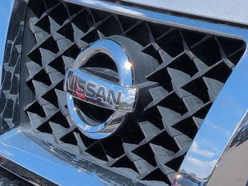 Used 2010 Nissan Titan SE w/ SE Value Truck Pkg AWD/4WD image 11