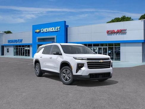New 2026 Chevrolet Traverse LT image 1