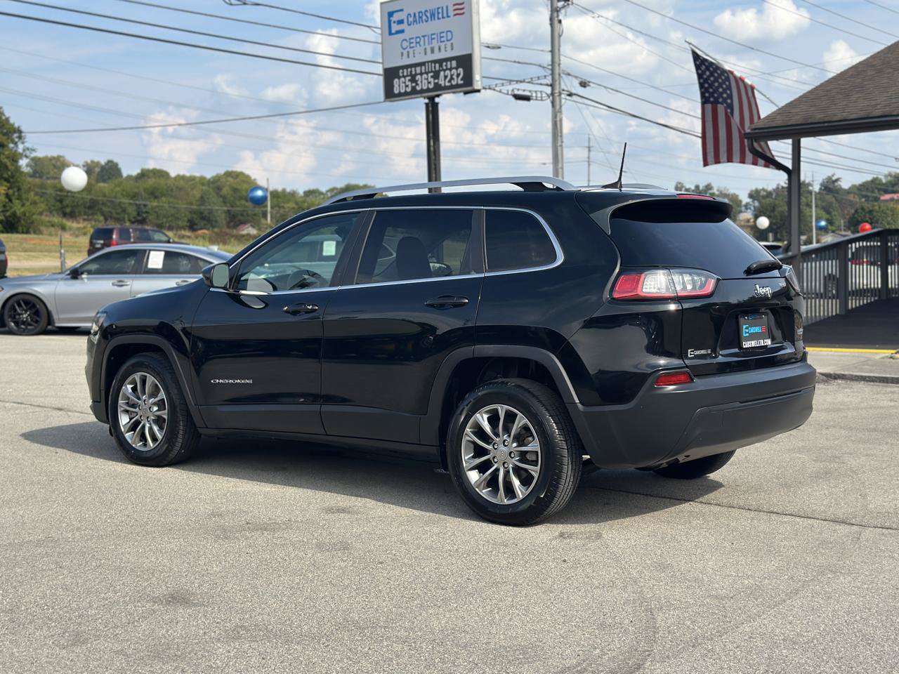 Used 2019 Jeep Cherokee Latitude Plus w/ Comfort/Convenience Group FWD image 8