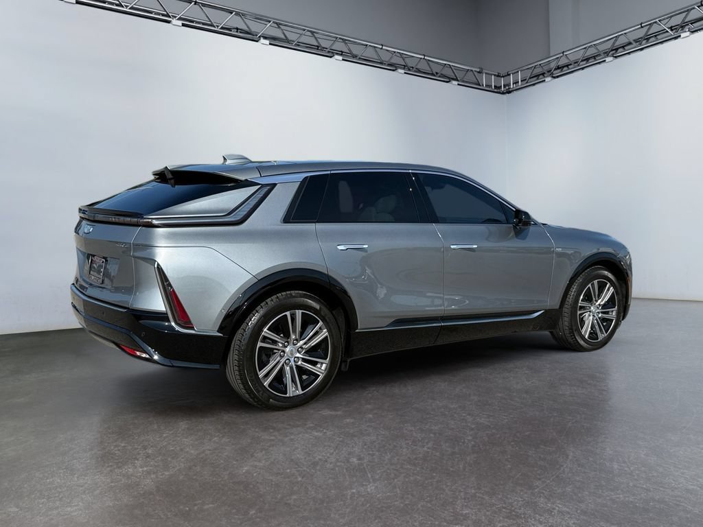 Used 2024 Cadillac Lyriq Luxury RWD image 3