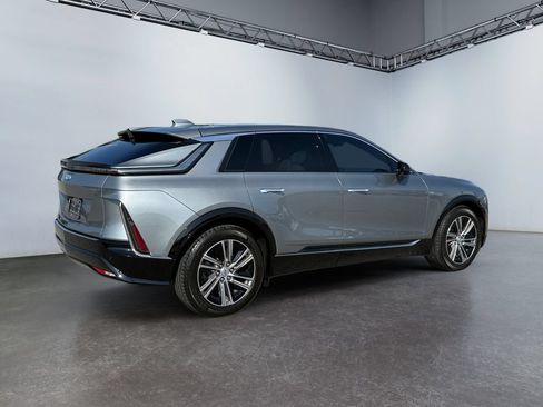 Used 2024 Cadillac Lyriq Luxury RWD image 3