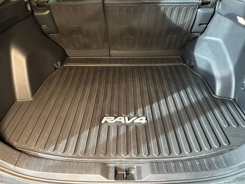 Used 2022 Toyota RAV4 XLE AWD/4WD image 22