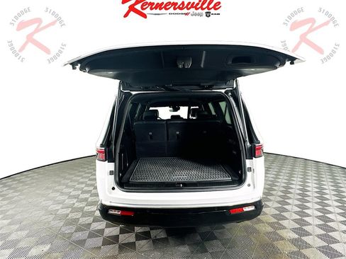 Used 2024 Jeep Wagoneer L Series II w/ Flexible Seating Group image 29