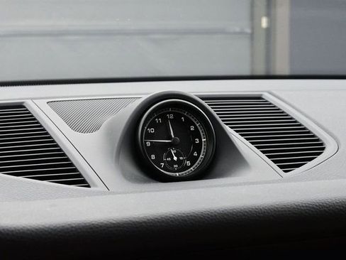 Certified 2025 Porsche Macan AWD/4WD image 12